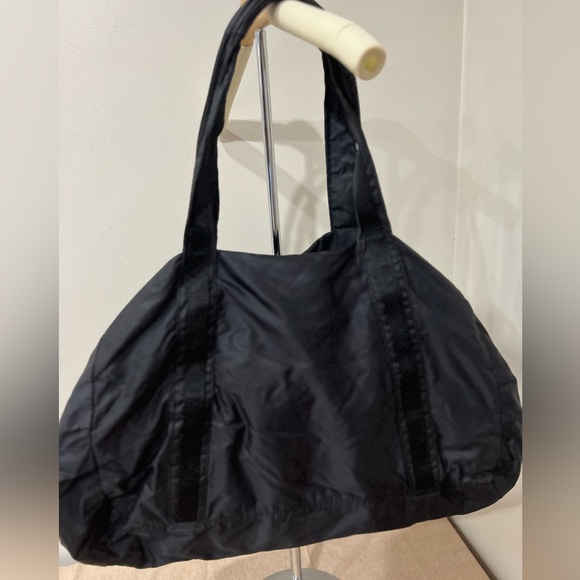 PUMA Black Nylon Gym/Overnight Shoulder Bag- Large (Pre-loved) - Picture 3 of 16